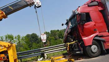 towing industrial semi truck crash accident collision damage vehicle wrech